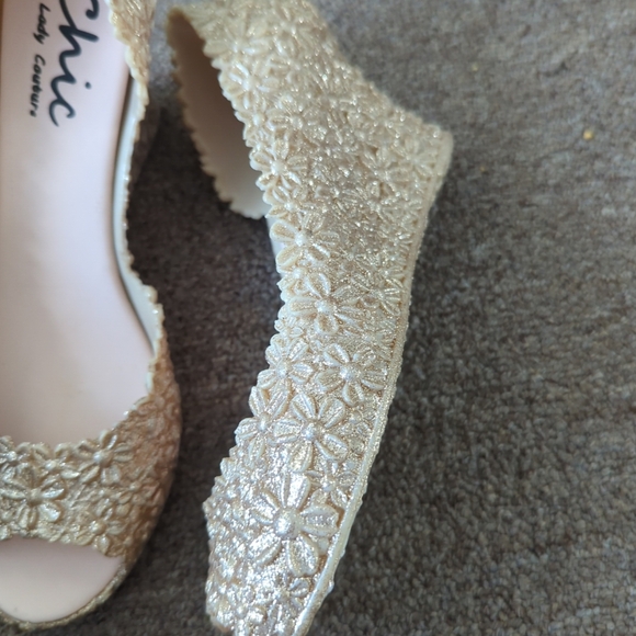 Chic by Lady Contour sz 8 rose gold flower wedge shoes - Picture 4 of 6